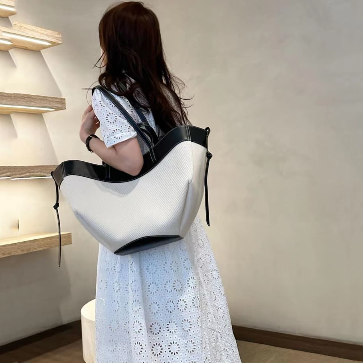 자수 레이스 V넥 반소매 미디 원피스 상세 이미지 21