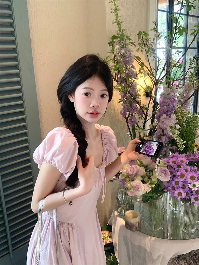 라벤더 퍼플 퍼프소매 허리라인 미디 원피스 상세 이미지 4