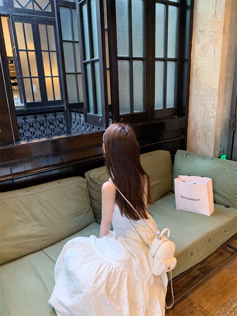 자수 디테일 컷아웃 리조트풍 슬리브리스 원피스 상세 이미지 4