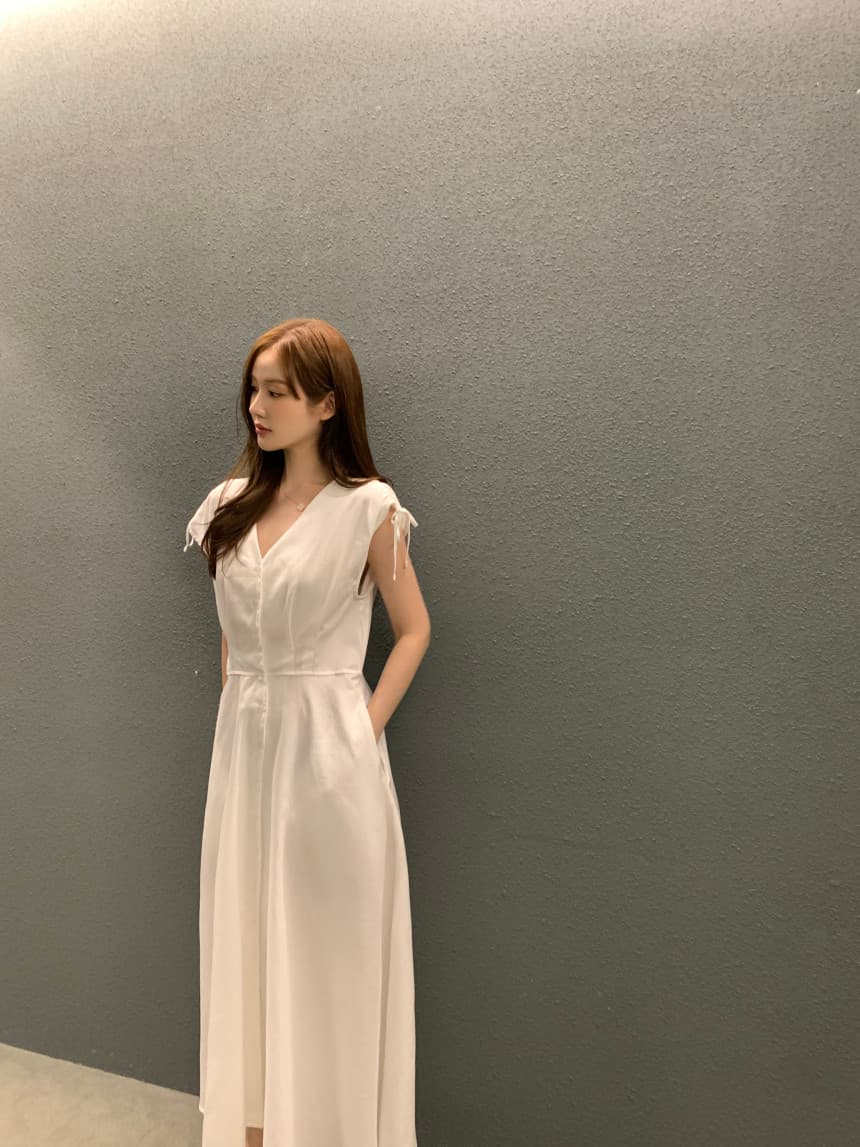 프렌치 무드 V넥 민소매 원피스 상세 이미지 1