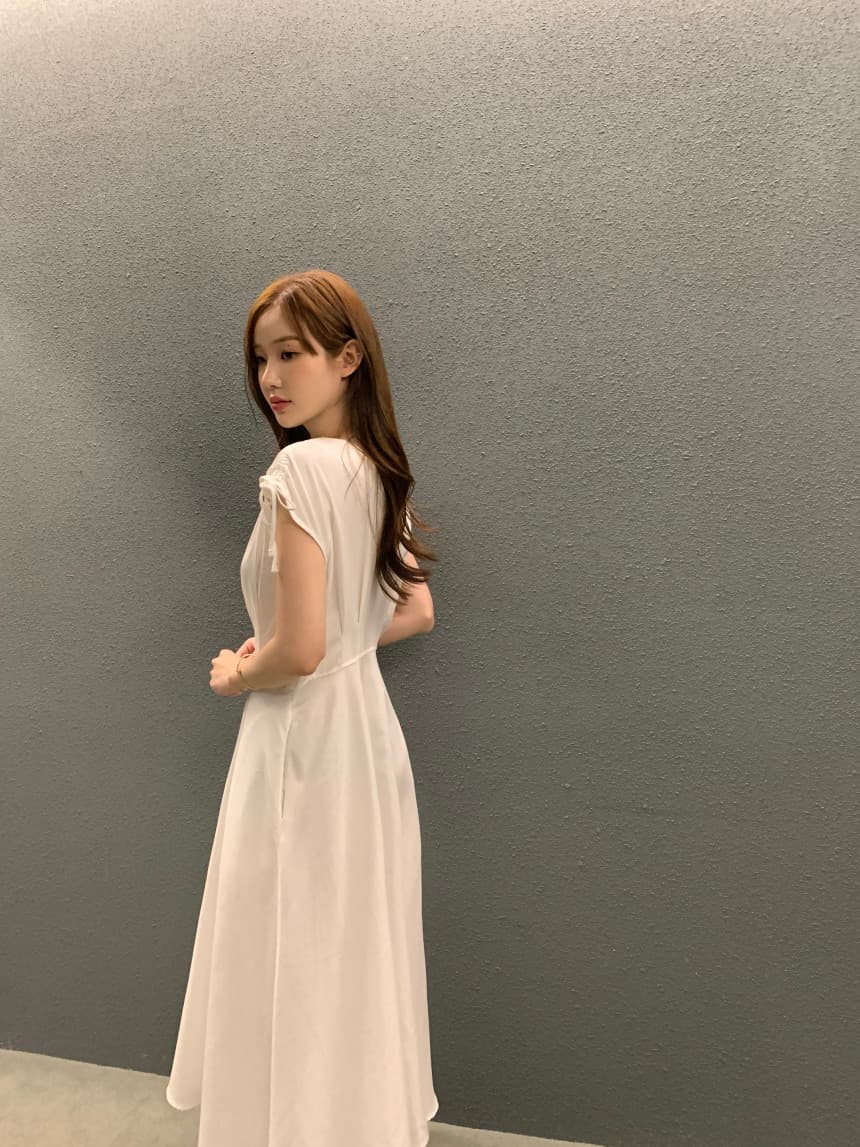 프렌치 무드 V넥 민소매 원피스 상세 이미지 2