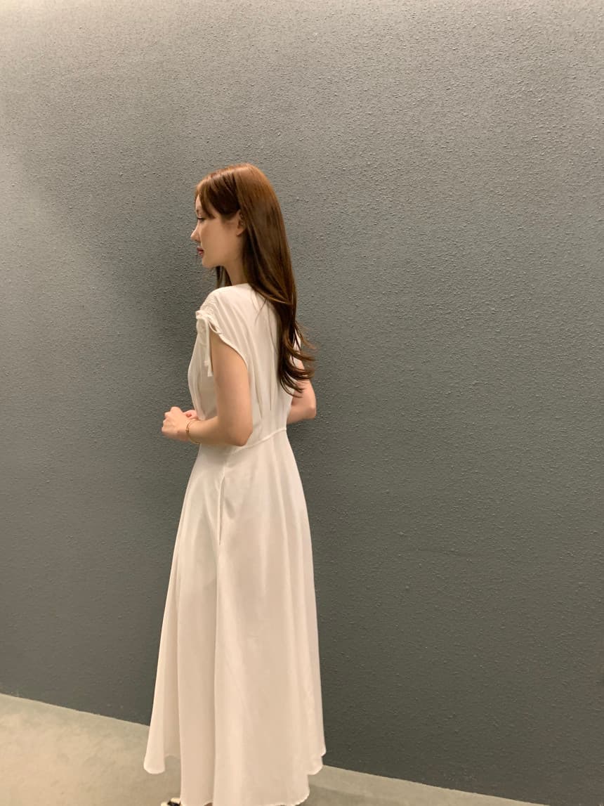 프렌치 무드 V넥 민소매 원피스 상세 이미지 3