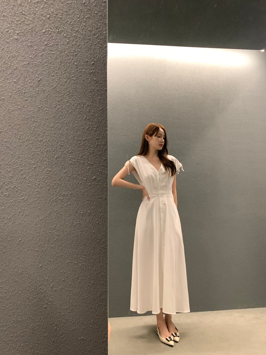 프렌치 무드 V넥 민소매 원피스 상세 이미지 9