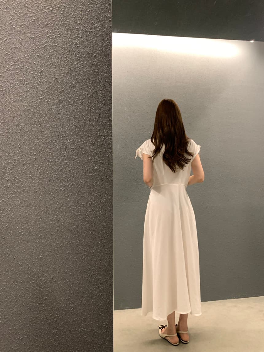 프렌치 무드 V넥 민소매 원피스 상세 이미지 11