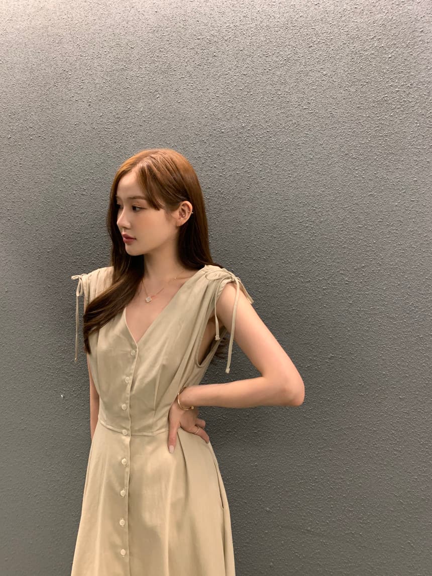 프렌치 무드 V넥 민소매 원피스 상세 이미지 13