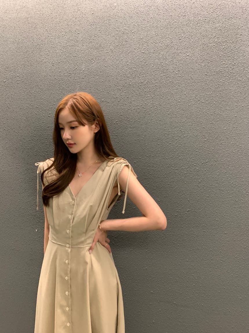 프렌치 무드 V넥 민소매 원피스 상세 이미지 17