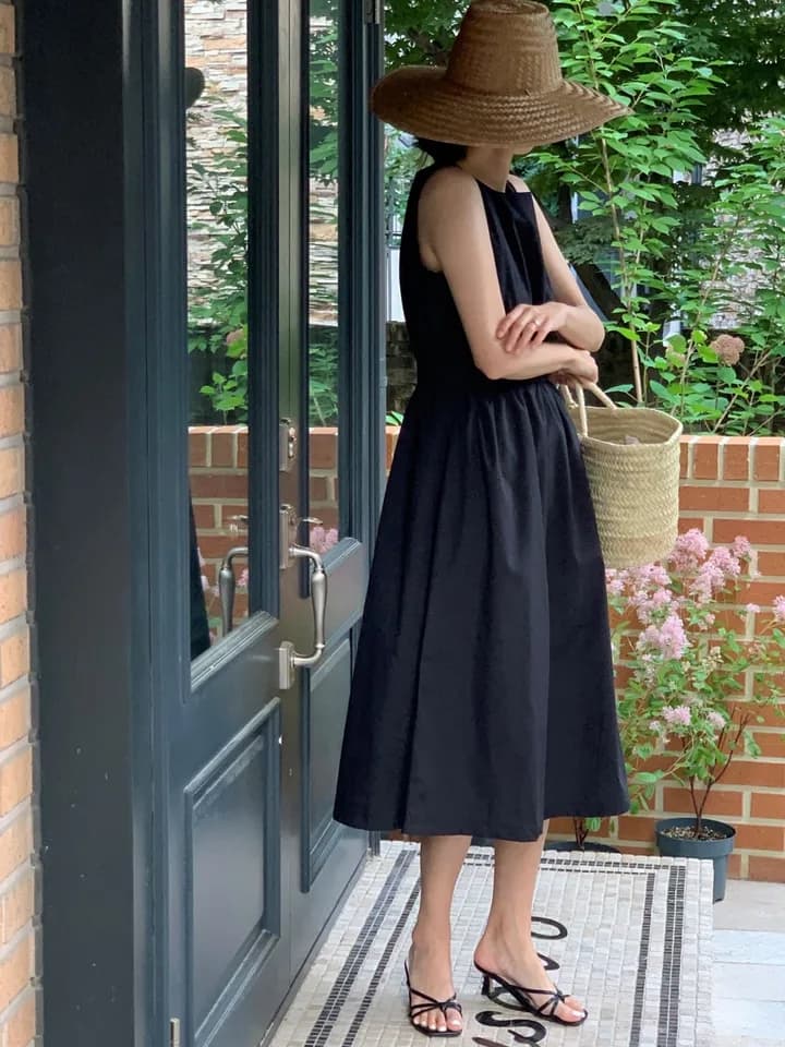 뒷면 단추 디테일 민소매 원피스 상세 이미지 15