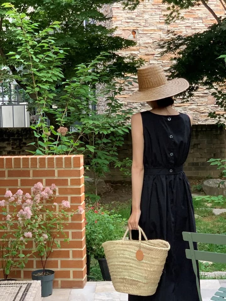 뒷면 단추 디테일 민소매 원피스 상세 이미지 24