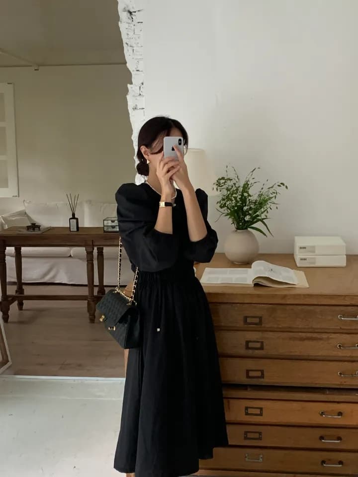 프렌치 V넥 허리셔링 플레어 롱 원피스 상세 이미지 5
