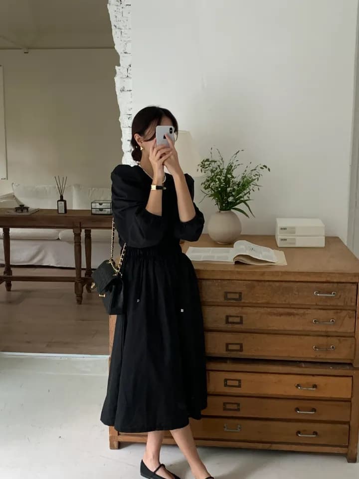 프렌치 V넥 허리셔링 플레어 롱 원피스 상세 이미지 6