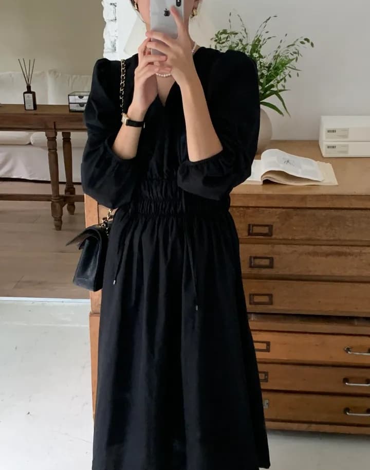 프렌치 V넥 허리셔링 플레어 롱 원피스 상세 이미지 7