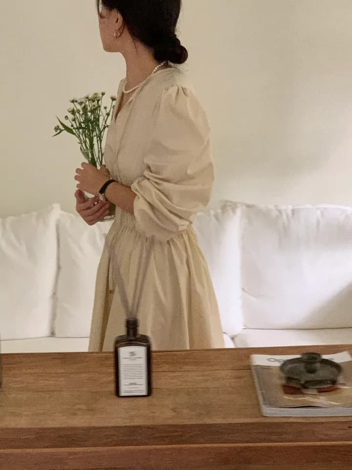 프렌치 V넥 허리셔링 플레어 롱 원피스 상세 이미지 19