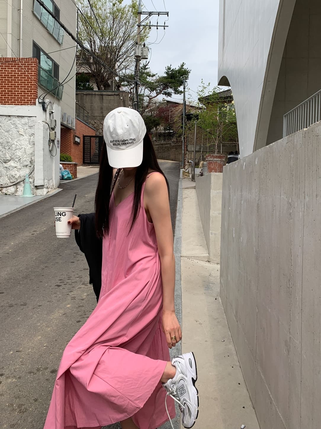 V넥 백오픈 슬리브리스 원피스 상세 이미지 3