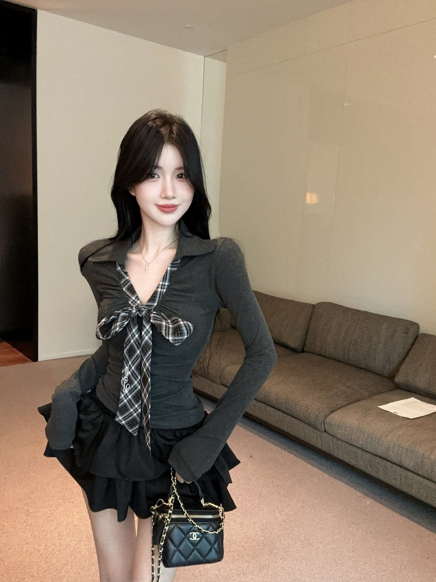 프레피 체크 V넥 긴소매 티셔츠 상세 이미지 3