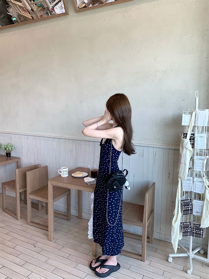 플라워 홀터넥 프릴 원피스 상세 이미지 3