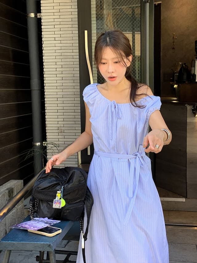 오프숄더 허리 셔링 루즈핏 미디 원피스 상세 이미지 18