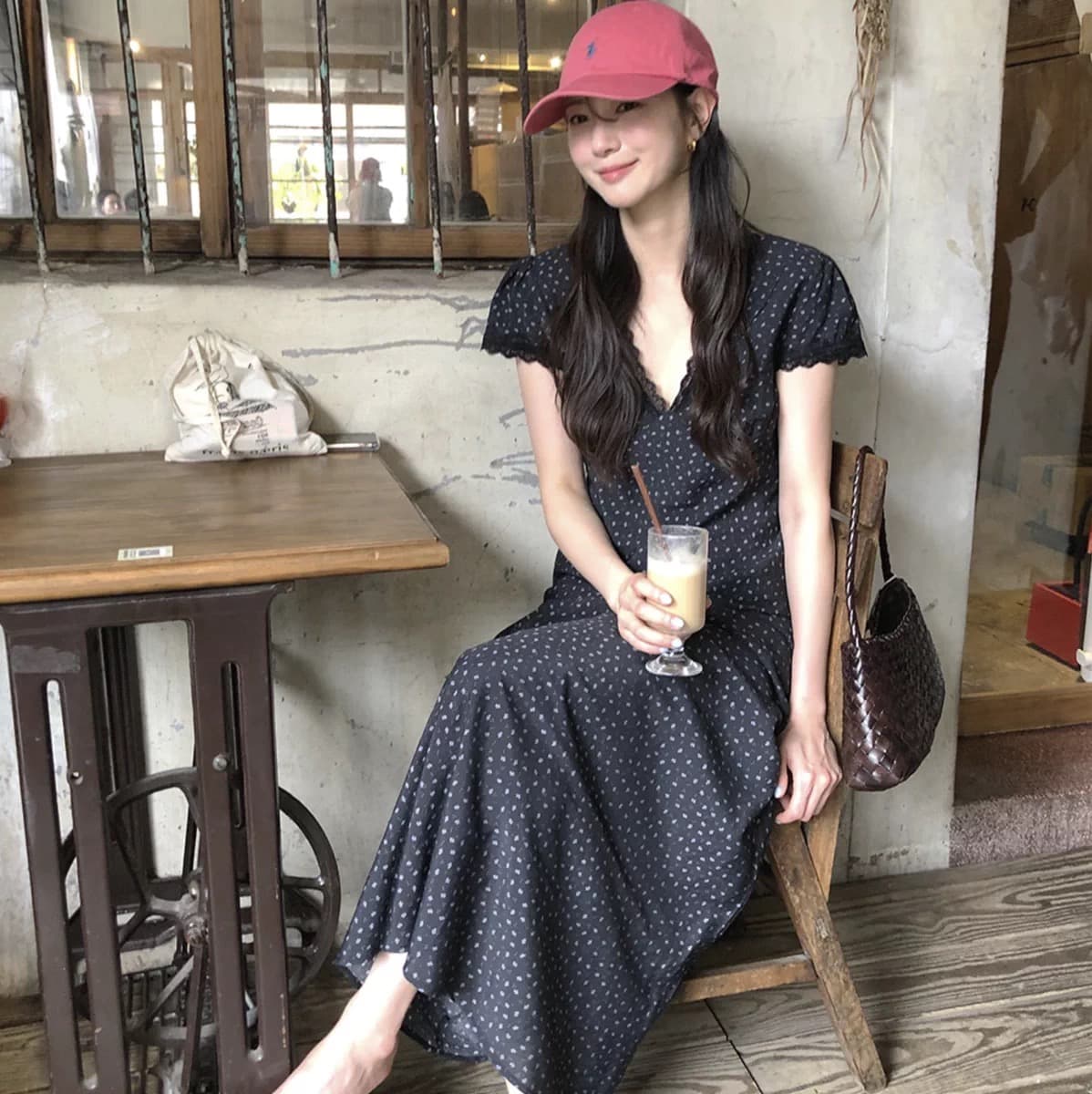 레이스 V넥 끈 장식 블랙 플라워 롱 원피스 상세 이미지 5