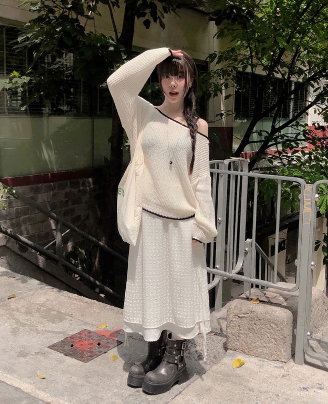 투톤 프레피 오프숄더 니트 상세 이미지 8