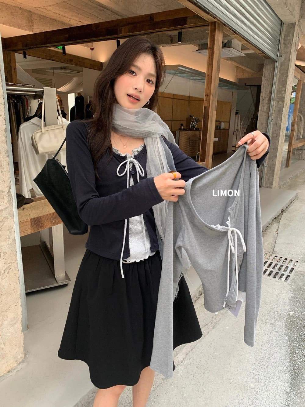 레이어드 디자인 끈 디테일 슬림핏 니트 상세 이미지 4