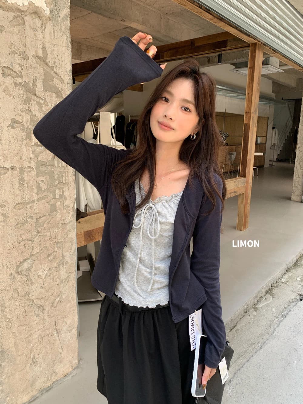 레이어드 디자인 끈 디테일 슬림핏 니트 상세 이미지 12
