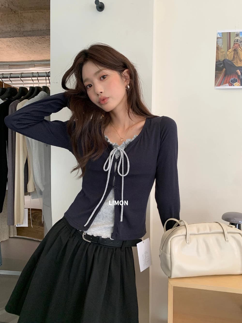 레이어드 디자인 끈 디테일 슬림핏 니트 상세 이미지 15