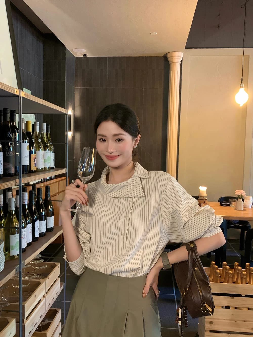 세로 스트라이프 비대칭 버튼 긴소매 셔츠 상세 이미지 3