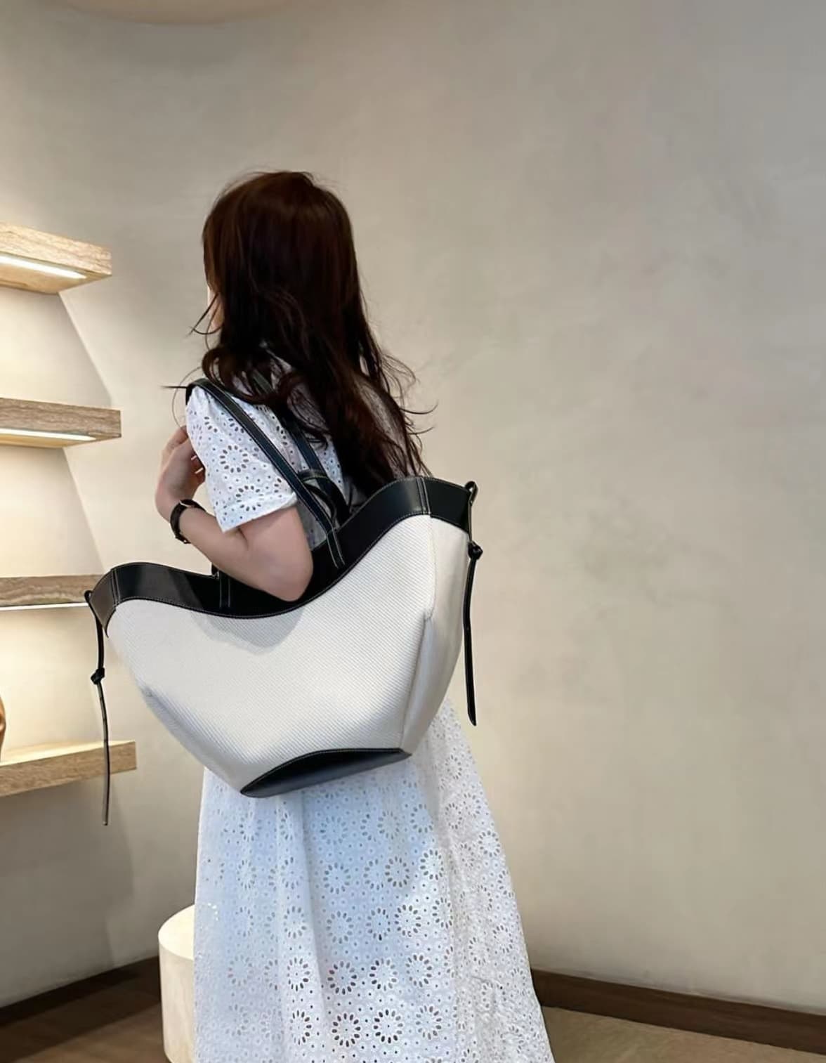 자수 레이스 V넥 반소매 미디 원피스 상세 이미지 12