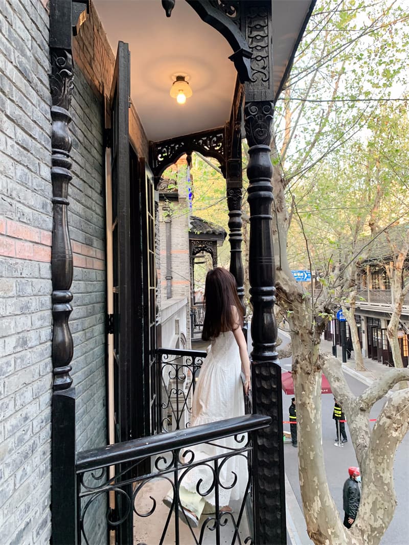 자수 디테일 컷아웃 리조트풍 슬리브리스 원피스 상세 이미지 6