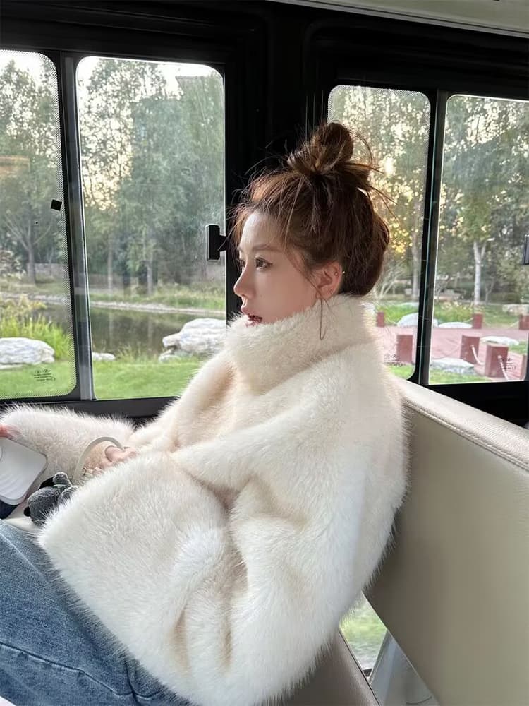 스탠드 칼라 지퍼 인조 모피 아우터 상세 이미지 3