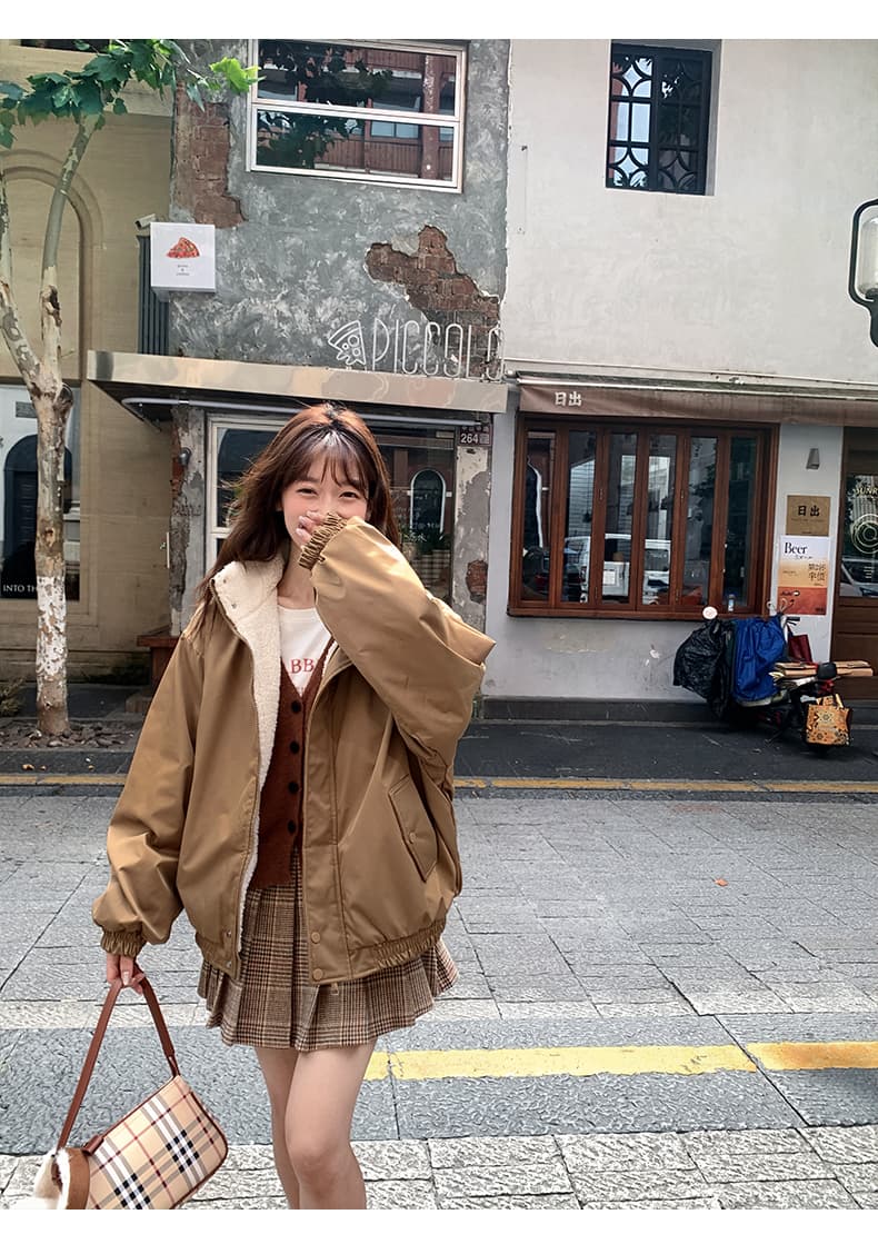 레트로 폴드 칼라 오버사이즈 숏 기장 패딩 상세 이미지 15