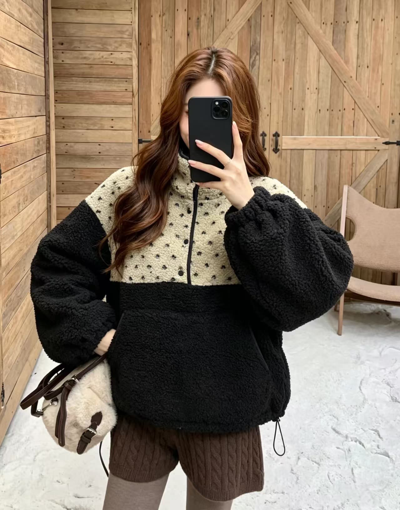 도트 패턴 자수 포켓 스웨트셔츠 (4color) 상세 이미지 13