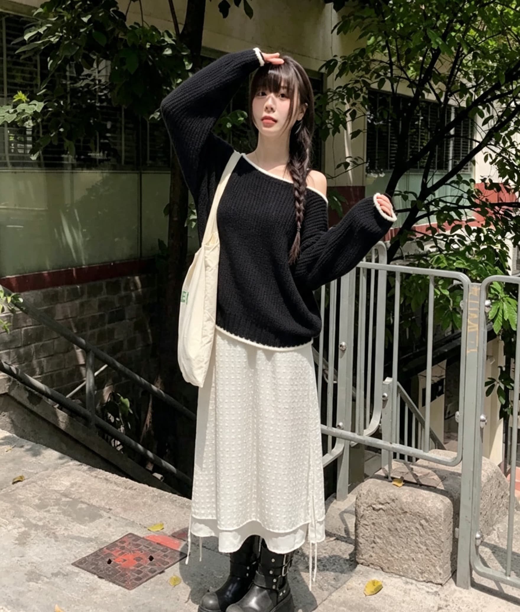 투톤 프레피 오프숄더 니트 상세 이미지 5