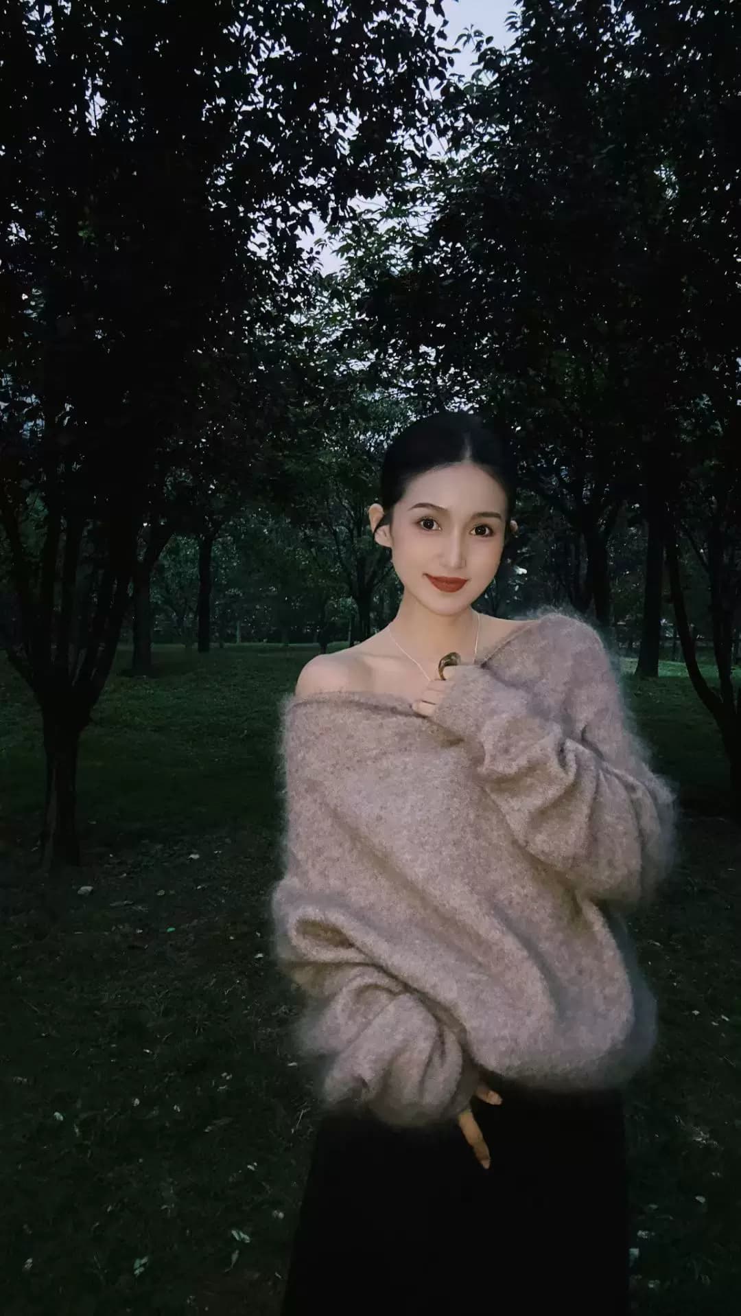 오프숄더 루즈핏 마해어 니트 상세 이미지 10